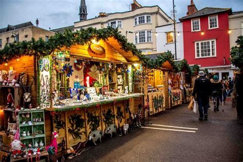 Watch the Christmas lights come to life on a walking tour of Seven Dials. . Victorian christmas market 2022